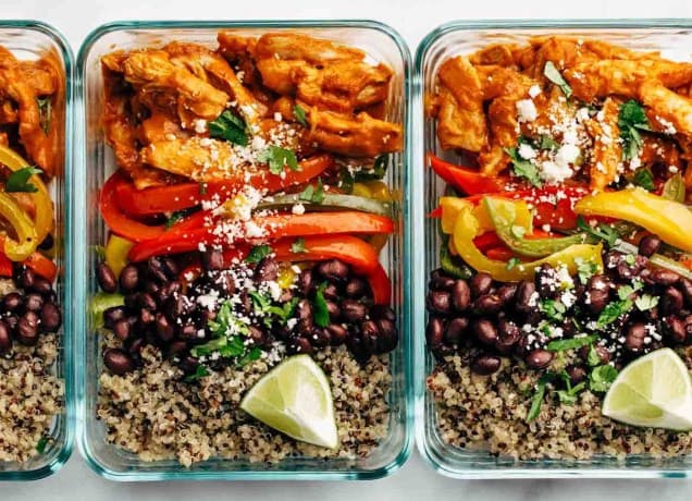 low calorie lunch meal prep recipes: chicken tinga bowls in meal prep containers