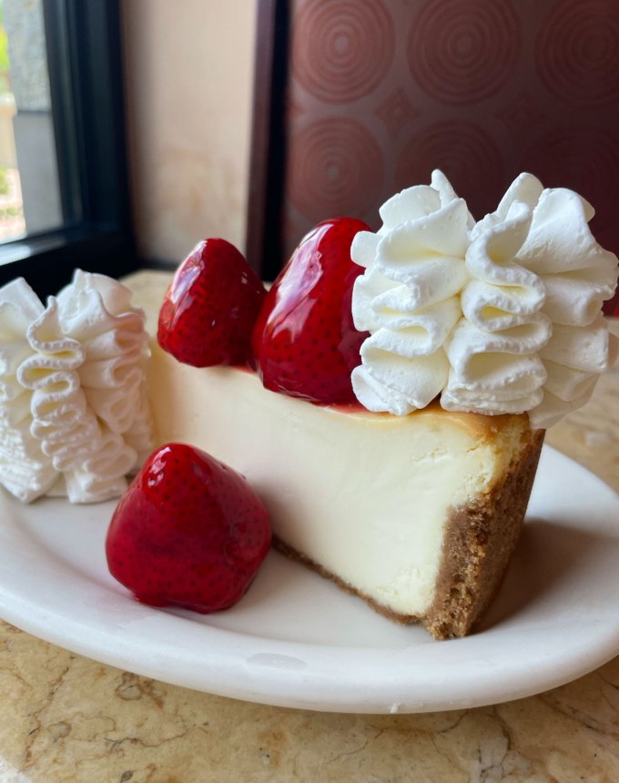 cheesecake factory cheesecakes: fresh strawberry cheesecake