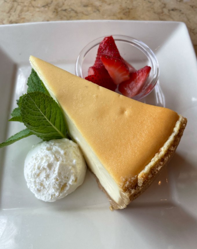 cheesecake factory cheesecakes: low-licious with strawberries