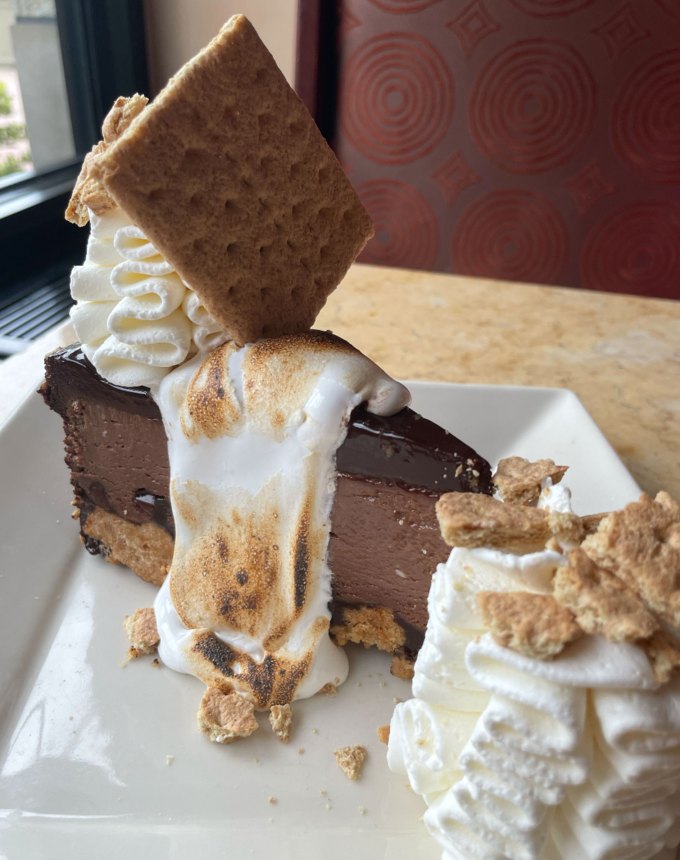 cheesecake factory cheesecakes: s'mores cheesecake