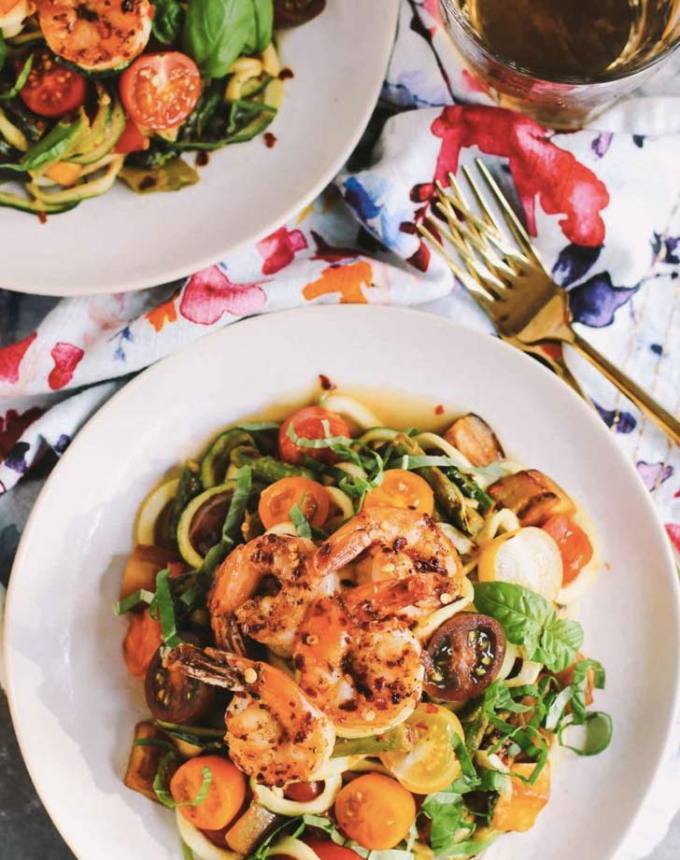 cold dinner recipes: aglio oil zoodles with summer vegetables and shrimp