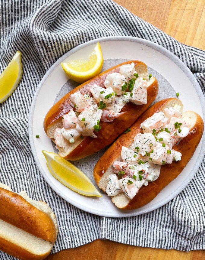 cold dinner recipes: shrimp rolls with new england style dressing