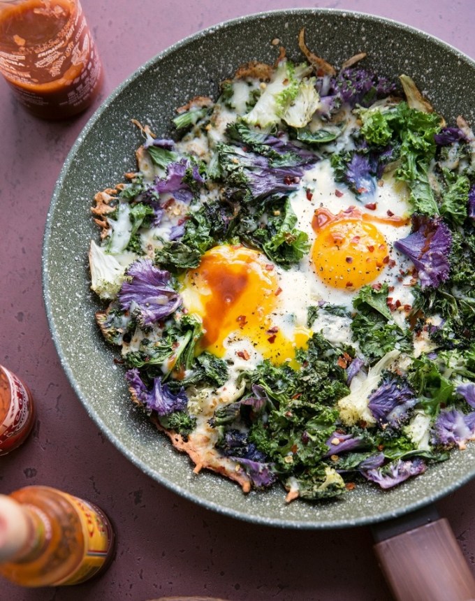 easy dinner recipes: crispy kale and egg skillet