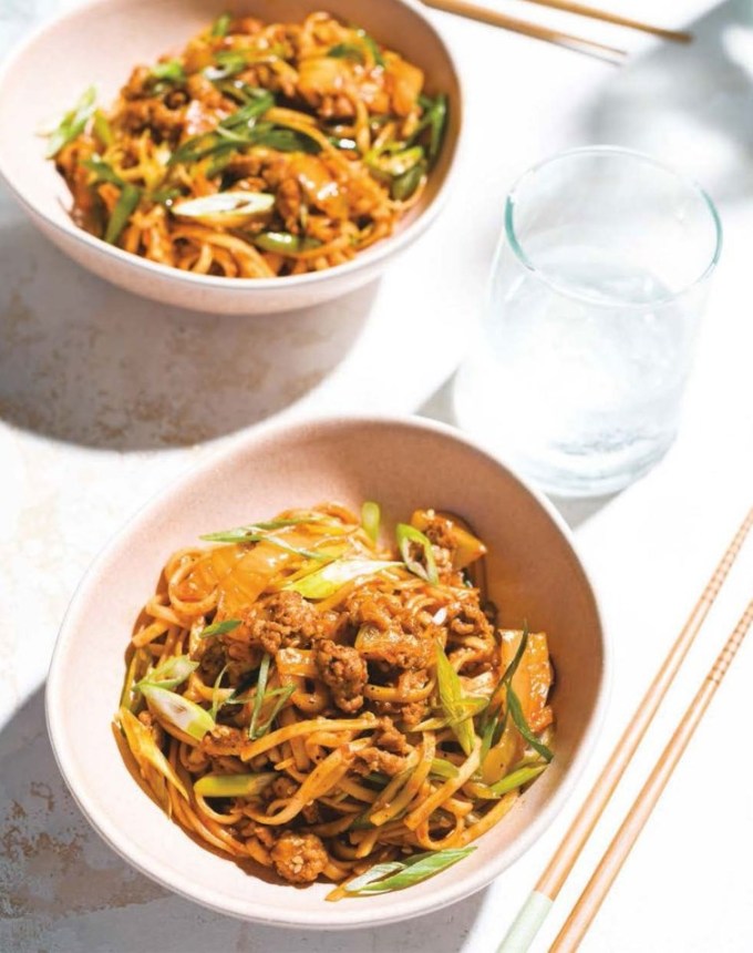 easy dinner recipes: Stir Fried Noodles with Kimchi and Pork