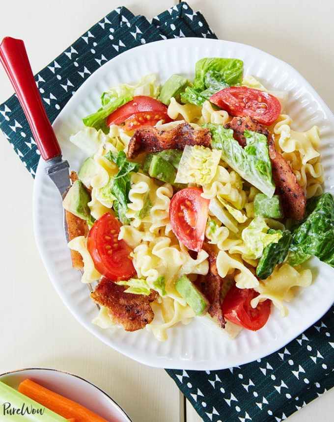 easy lunch ideas: plate of BLT pasta salad atop a blue linen