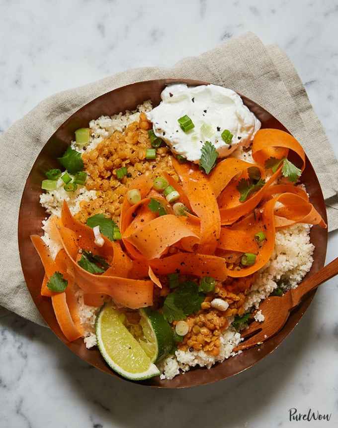 easy lunch ideas: bowl of cauliflower rice bowl with curried lentils, carrots and yogurt