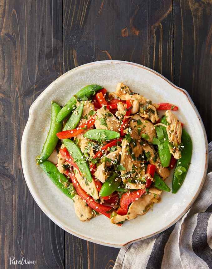 easy lunch ideas: snap pea and chicken stir fry on a plate