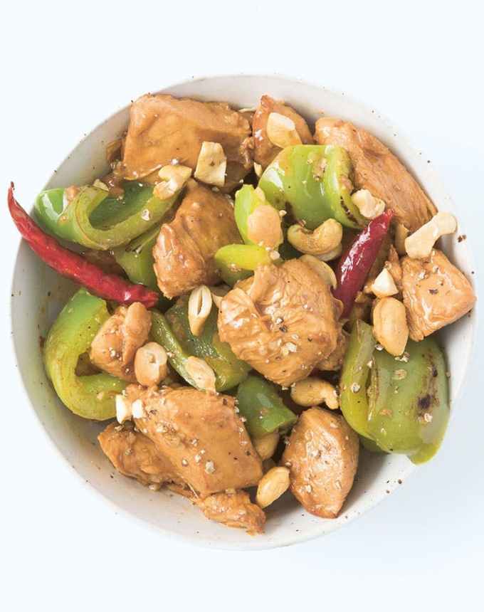 easy lunch ideas: kung pao chicken stir fry in a bowl