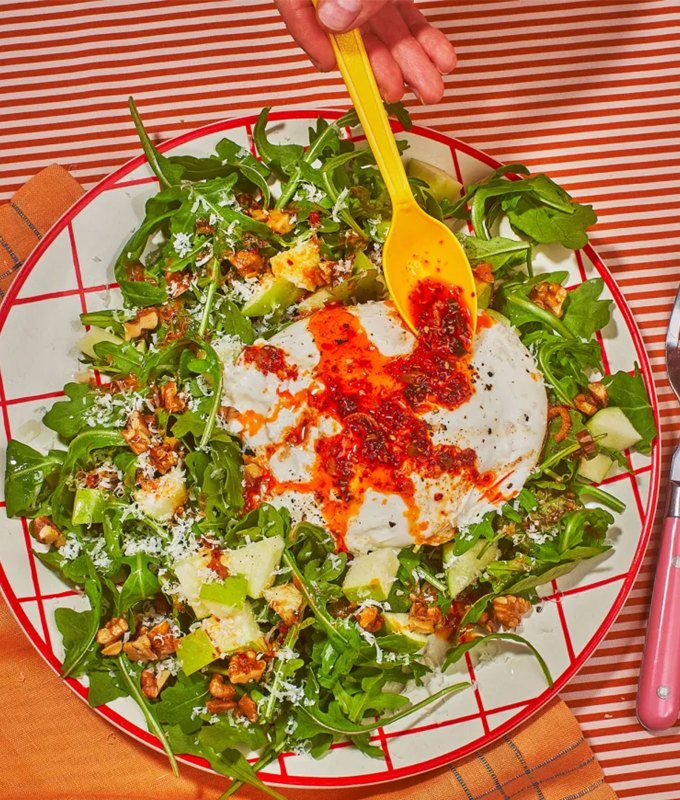 easy fast lunch ideas: chili crisp burrata salad with arugula, apples and walnuts