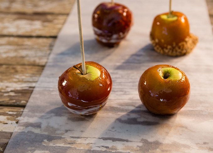 fall activities make candy apples