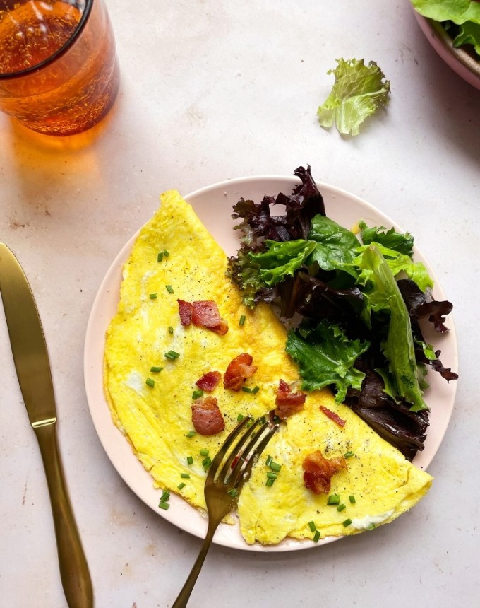 easy lunch ideas: jalapeno popper omelet on a plate with mixed greens