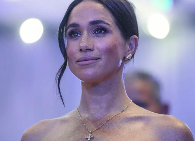 Meghan Markle Cross Neckalace Diana CAT