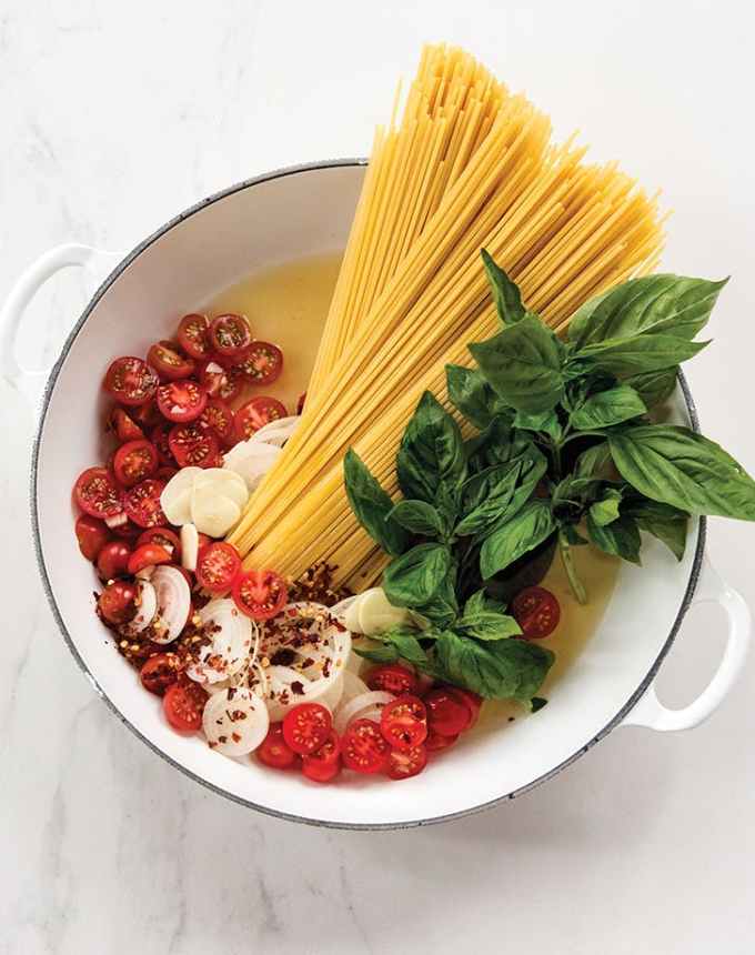 easy dinner recipes: one-pot tomato basil pasta