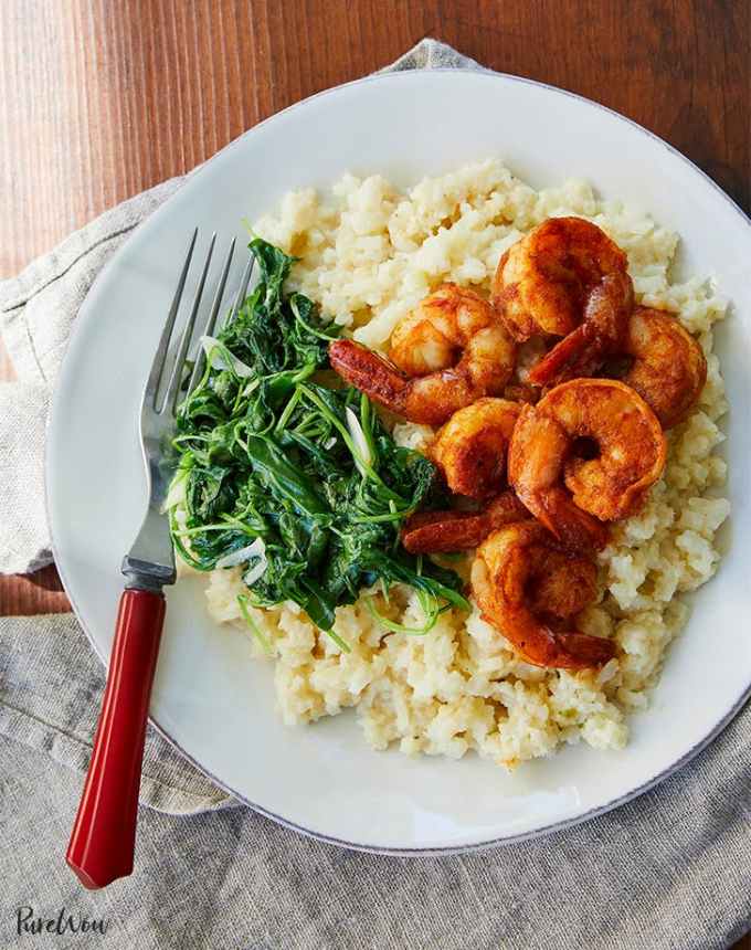 easy dinner recipes: shrimp with cauliflower grits and arugula