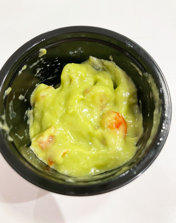 taco bell sauce and dip review: guacamole