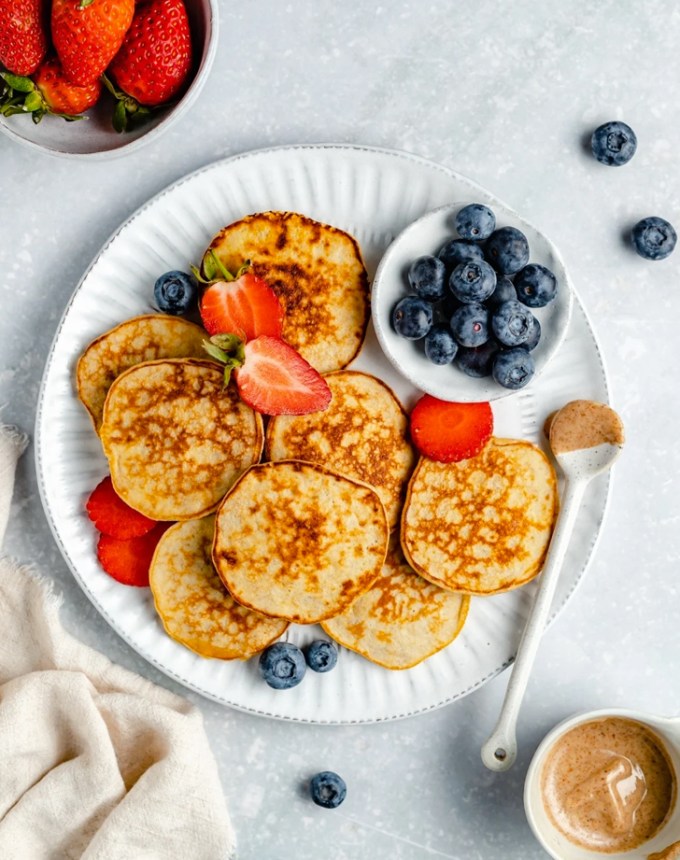 toddler lunch ideas: four ingredient banana pancakes