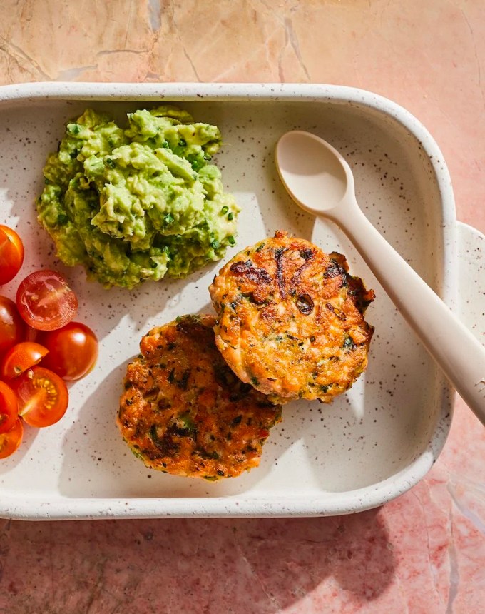 toddler lunch ideas: herby salmon cakes